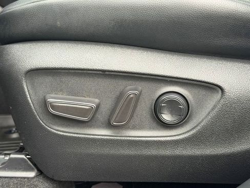 Certified 2024 Toyota Highlander XLE image 35