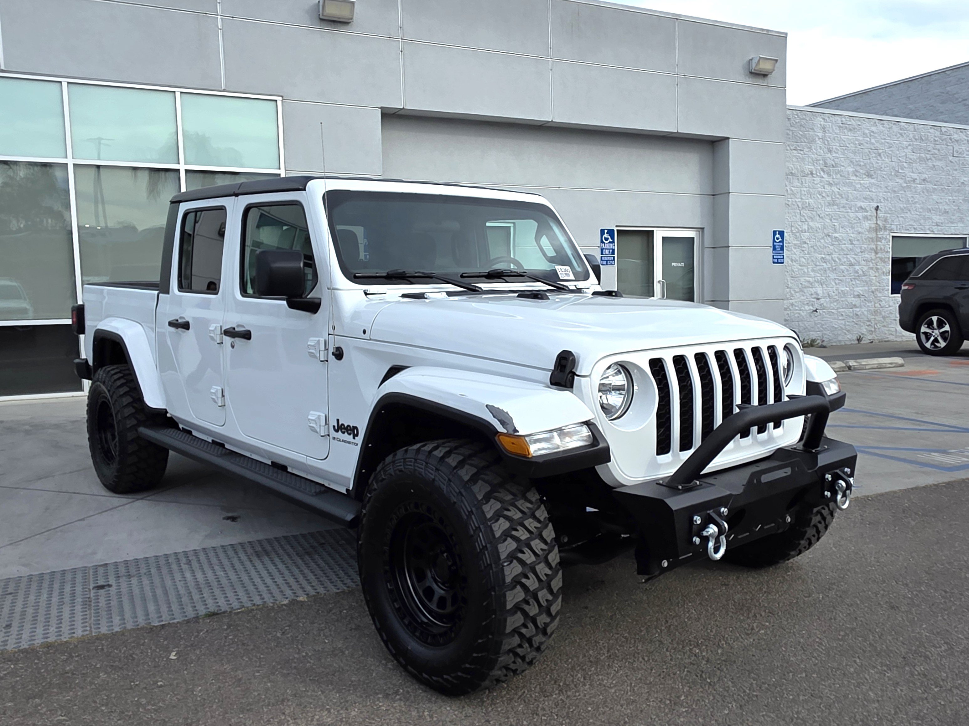 Certified 2023 Jeep Gladiator Sport AWD/4WD image 6