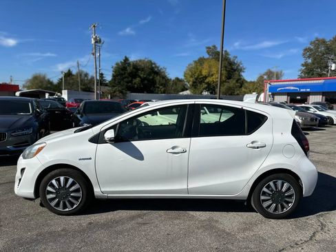 Used 2016 Toyota Prius C Two image 9