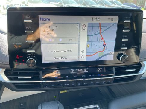 Used 2023 Toyota Sienna Platinum image 24