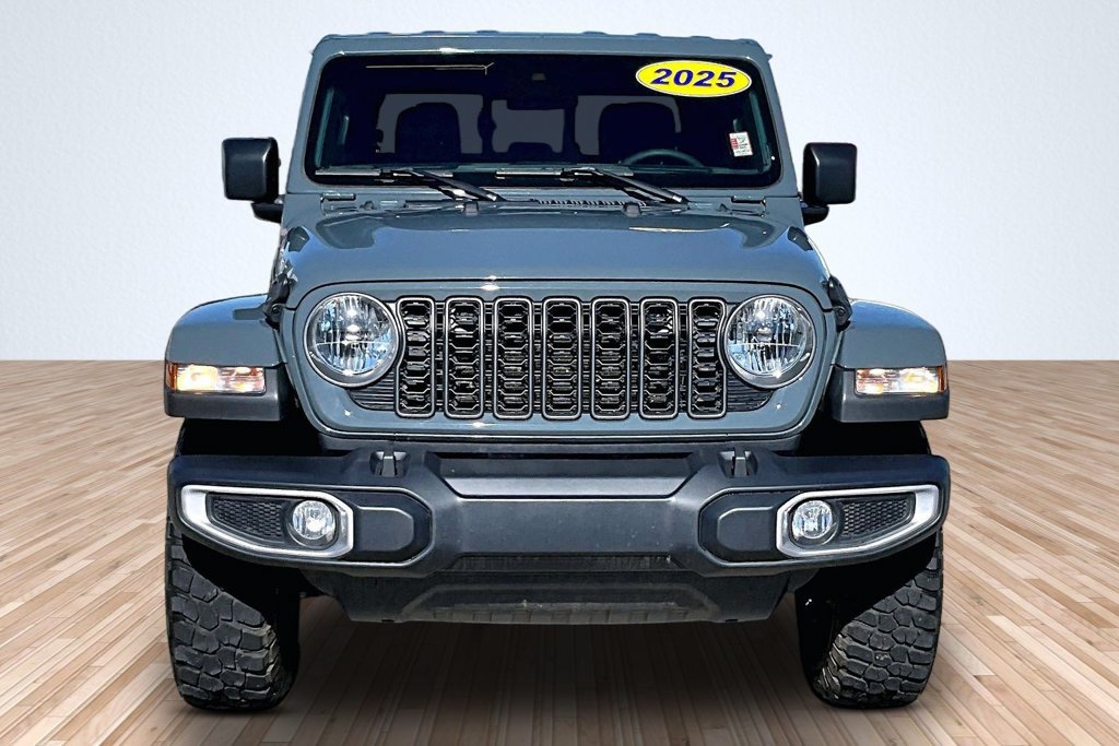 Used 2025 Jeep Gladiator Sport AWD/4WD image 3