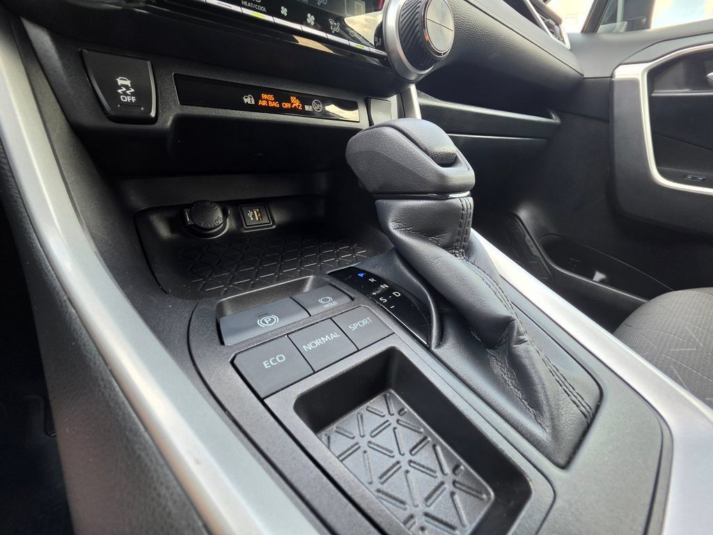 Used 2023 Toyota RAV4 XLE FWD image 18