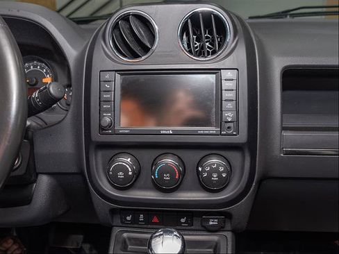 Used 2016 Jeep Patriot High Altitude AWD/4WD image 12