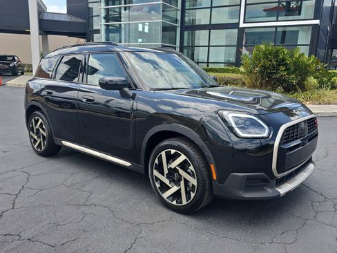 Used 2025 MINI Cooper Countryman S w/ Comfort Package Max image 2