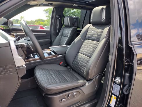 Used 2026 Cadillac Escalade Platinum Sport AWD/4WD image 11