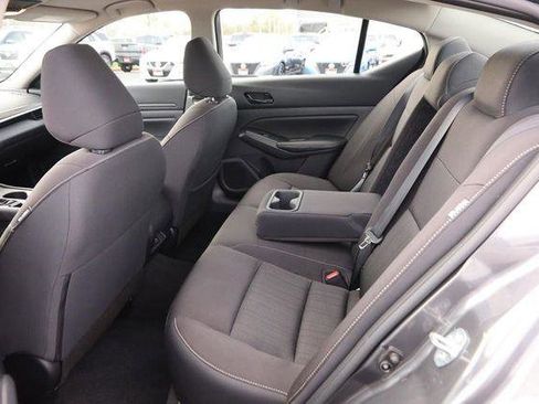 Used 2025 Nissan Altima 2.5 SV image 9