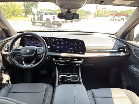Used 2026 Chevrolet Traverse LT FWD image 16