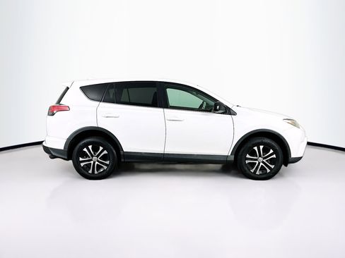 Used 2018 Toyota RAV4 LE FWD image 10