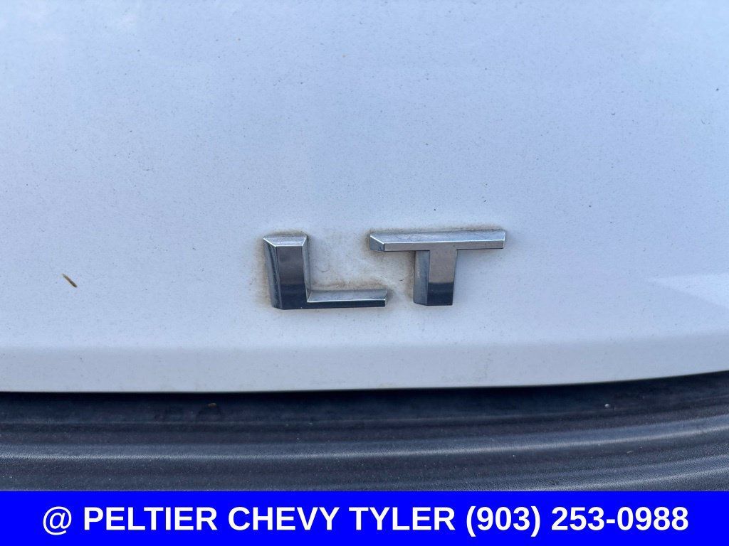 Used 2024 Chevrolet Suburban LT w/ Luxury Package RWD image 10