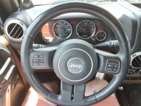 Used 2013 Jeep Wrangler Unlimited Rubicon w/ Connectivity Group AWD/4WD image 27