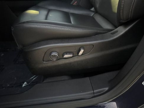 Used 2025 Cadillac XT4 Premium Luxury image 12