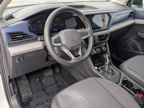 Used 2023 Volkswagen Taos SE w/ Panoramic Sunroof Package FWD image 15