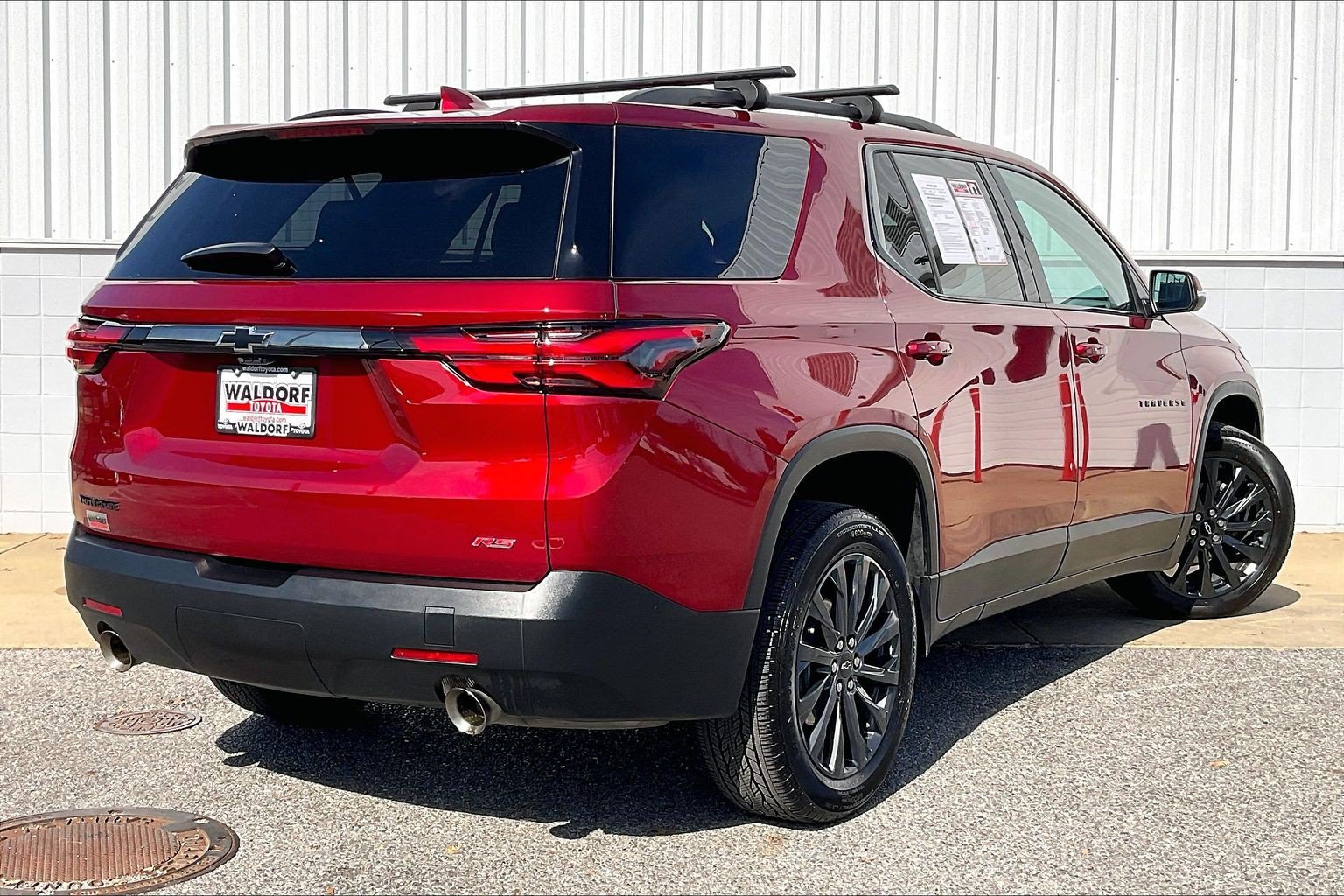 Used 2023 Chevrolet Traverse RS FWD image 17