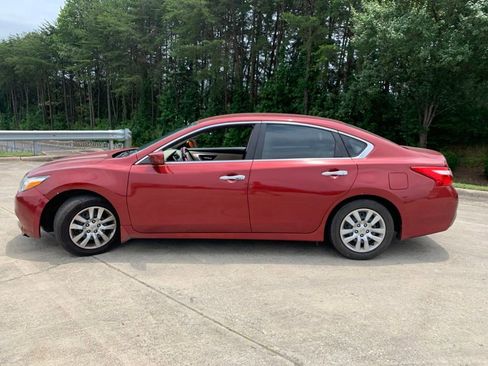 Used 2017 Nissan Altima 2.5 S w/ Power Driver Seat Package FWD image 13