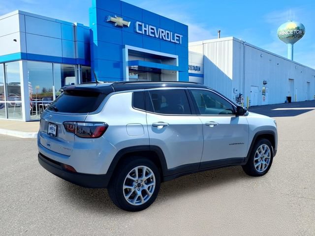 Used 2025 Jeep Compass Limited AWD/4WD image 3