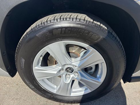 Used 2025 Toyota Highlander LE image 31