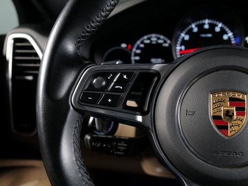 Used 2021 Porsche Cayenne Coupe image 22