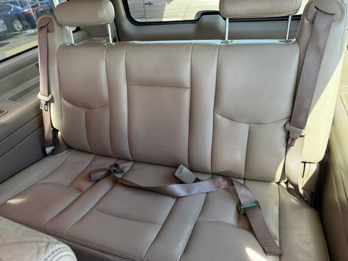 Used 2005 Chevrolet Suburban LT w/ Preferred Equipment Group image 10