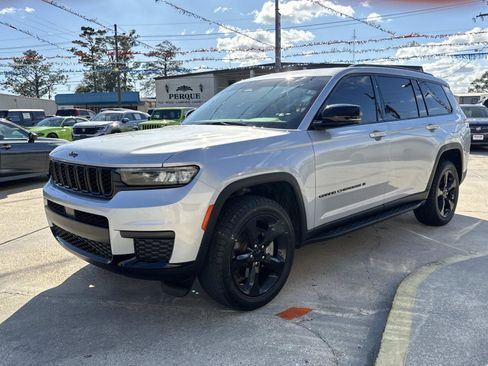 Used 2021 Jeep Grand Cherokee L Laredo image 3