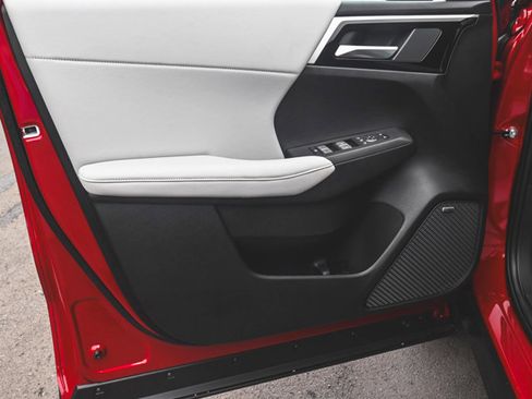 New 2025 Mitsubishi Outlander SE image 8