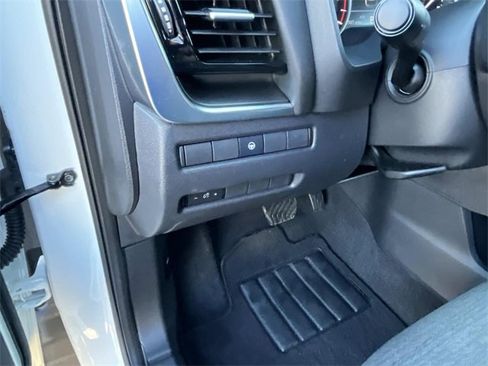 Used 2022 Nissan Rogue SV image 29