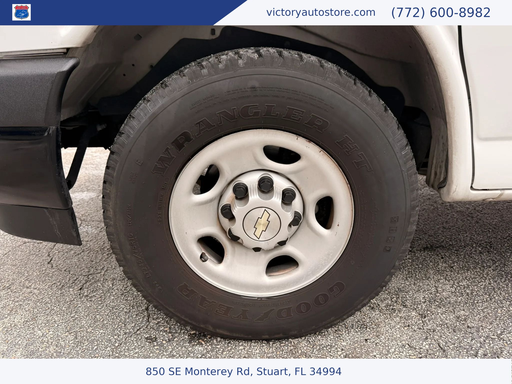 Used 2020 Chevrolet Express 2500 w/ Driver Convenience Package RWD image 18