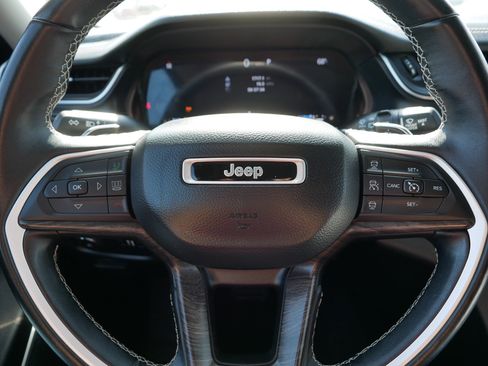 Used 2022 Jeep Grand Cherokee L Limited AWD/4WD image 25