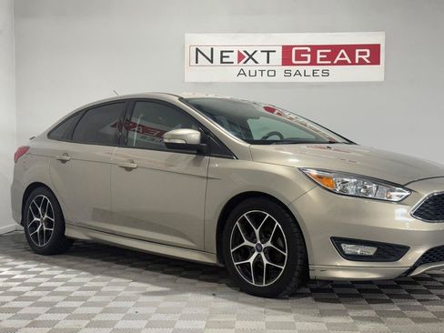 Used 2015 Ford Focus SE w/ SE Sport Package FWD image 2