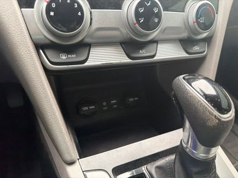 Used 2019 Hyundai Elantra SEL FWD image 47