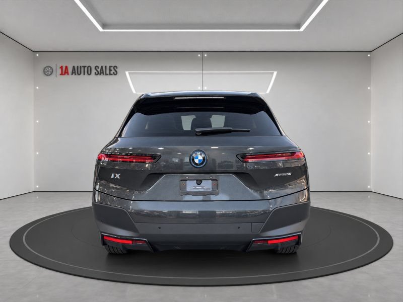 Used 2024 BMW iX xDrive50 w/ Premium Package AWD/4WD image 4