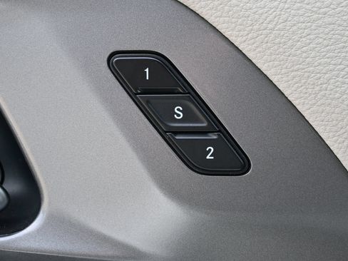 Used 2024 Chrysler Pacifica Touring-L FWD image 17