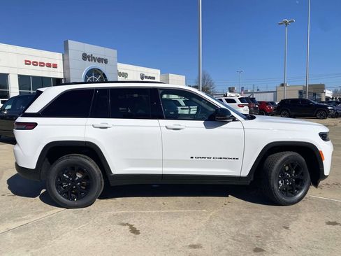 New 2026 Jeep Grand Cherokee Altitude RWD image 6