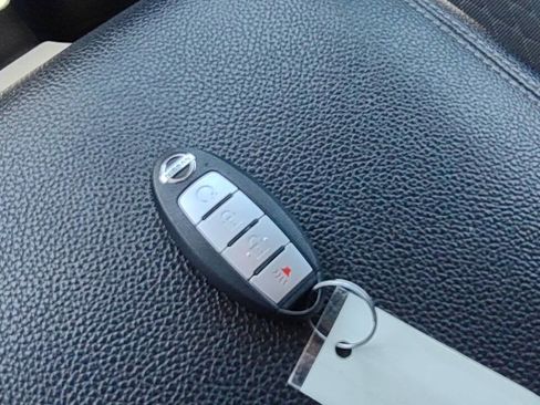 Used 2022 Nissan Titan SV w/ SV Convenience Package image 18