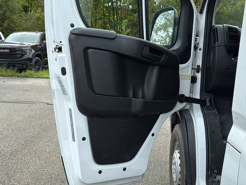 Used 2025 RAM ProMaster 2500 w/ Premium Convenience Group image 12