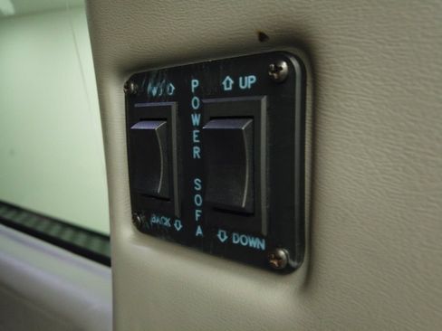 Used 2020 GMC Savana 2500 Extended w/ Enhanced Convenience Package image 8