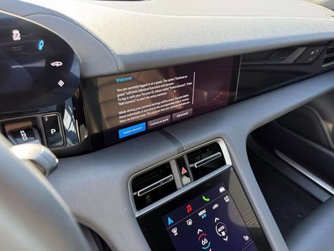 Used 2025 Porsche Taycan image 31