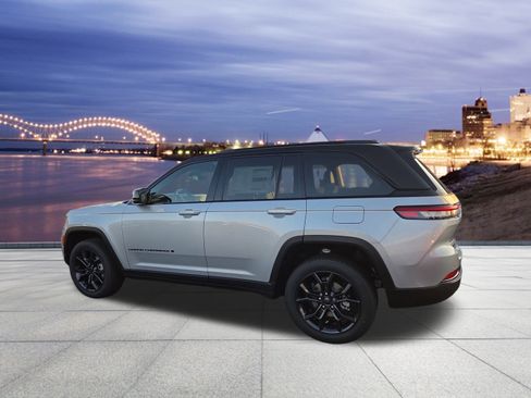 New 2025 Jeep Grand Cherokee Limited w/ Trailer Tow Package AWD/4WD image 3