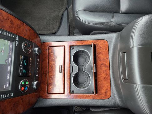 Used 2012 Chevrolet Avalanche LTZ image 16