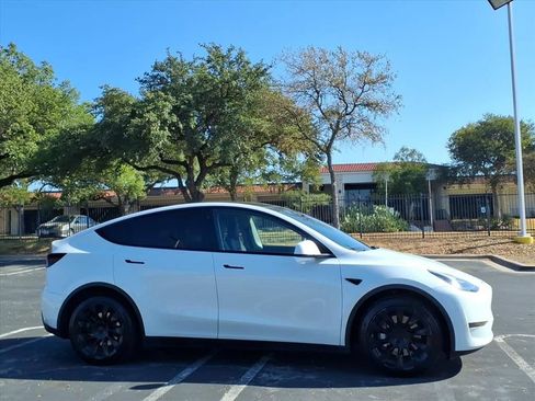 Used 2022 Tesla Model Y Long Range AWD/4WD image 2