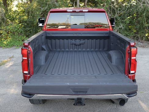 Used 2025 Chevrolet Silverado 2500 LTZ w/ LTZ Premium Package AWD/4WD image 32
