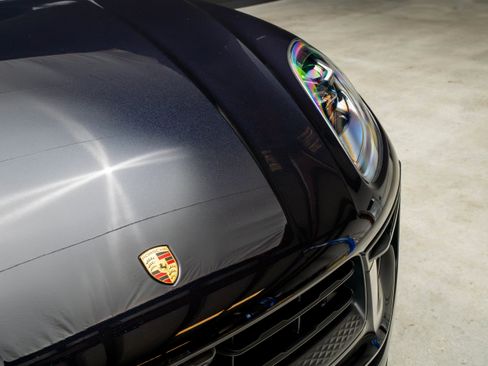 Certified 2025 Porsche Macan AWD/4WD image 12