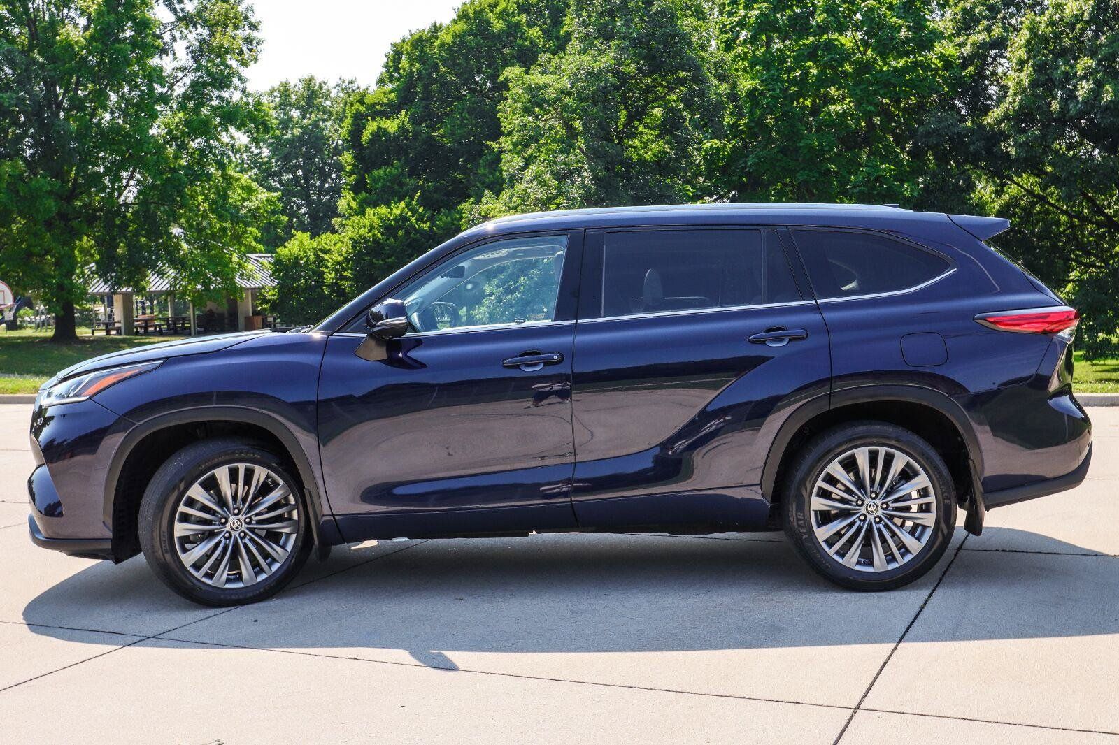 Used 2020 Toyota Highlander Platinum AWD/4WD image 4