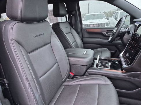 Certified 2025 GMC Yukon Denali RWD image 43