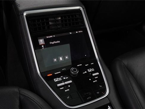 Used 2020 Porsche Panamera 4 image 15