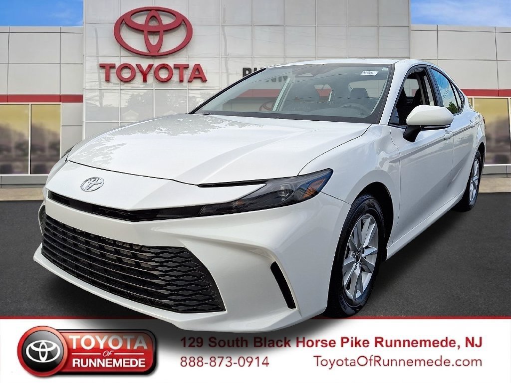 Certified 2025 Toyota Camry LE FWD image 3