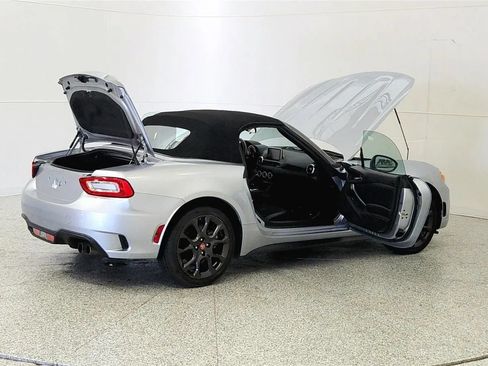Used 2020 FIAT 124 Spider Abarth RWD image 12