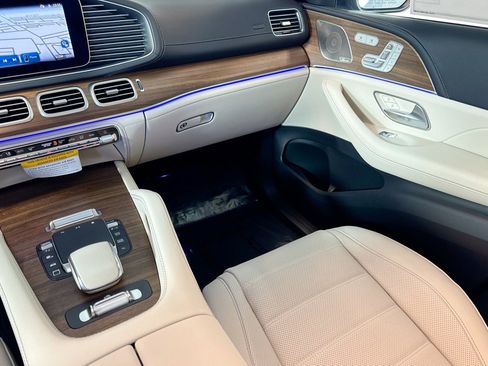 New 2026 Mercedes-Benz GLS 580 4MATIC image 21