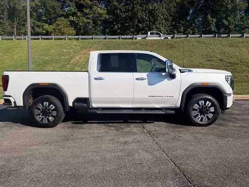 Used 2024 GMC Sierra 2500 Denali w/ Denali Reserve Package AWD/4WD image 8