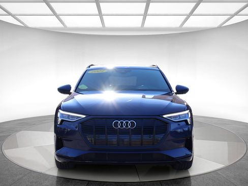 Used 2021 Audi e-tron Premium Plus w/ Premium Plus Package image 2