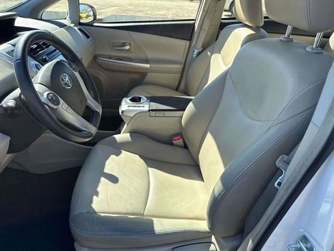 Used 2014 Toyota Prius V Five image 23